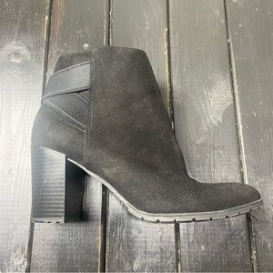 A‎ New Day 10 Faux Suede Black Ankle Bootie Heel Zippered Side